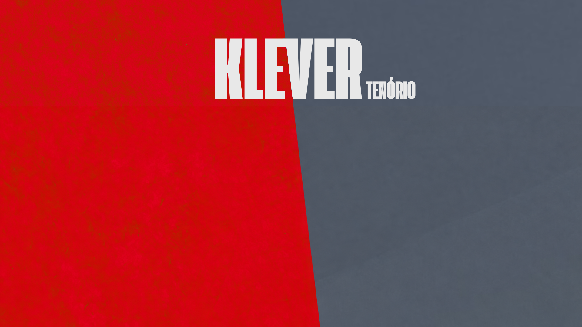 Fundo dividido entre vermelho e cinza com o nome Klever Tenório